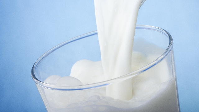 牛奶倒- 640 x360